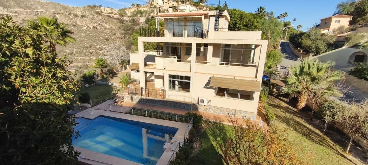 Villa en Pueblo Español - Coveta Fumá, El Campello